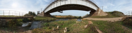 Железнодорожный мост через реку Самбек. Фотография.