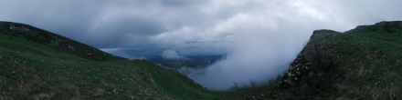 Склоны горы Большой Тхач (2180м). Фотография.