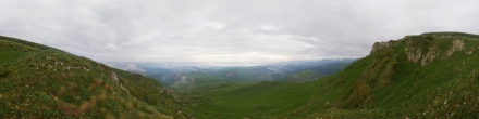 Панорама со склона горы Большой Тхач. Фотография.
