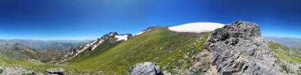 Цветочная поляна у вершины Большой Чимган.. Фотография.