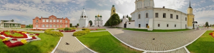 Соборная площадь Коломенского Кремля. Фотография.
