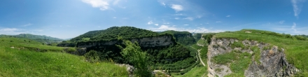 Вид с обрыва каньона (875). Тызыльское ущелье. Фотография.
