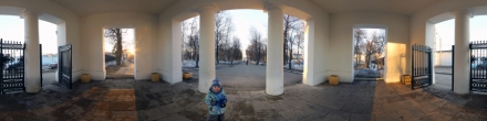 Александровский сад, входной портик.. Фотография.