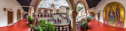 Галереи монастыря Киккос, Кипр.. Фотография.