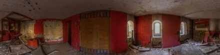Заброшенный домик в ущелье Аликоновки (комната с камином). Фотография.