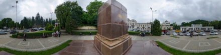 Памятник В. И. Ленину на Колоннаде. Фотография.