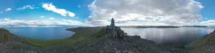 Турик на вершине полуострова Кобылья Голова. Байкал. Фотография.