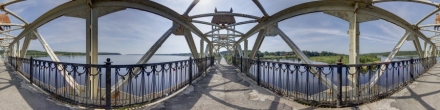 100 самых интересных достопримечательностей Удмуртии: Пешеходный мост на Воложке. Ижевск. Фотография.