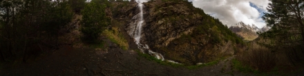 Водопад Байради (Шумный). Фотография.
