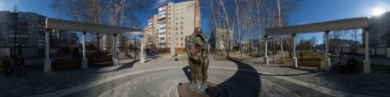 Памятник &quot;Семейные узы&quot;. Томск. Фотография.