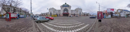 ЖД вокзал Ивано-Франковска. Фотография.