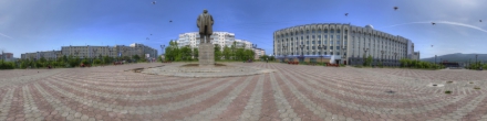 На площади Космонавтов у памятника Ленину. Фотография.