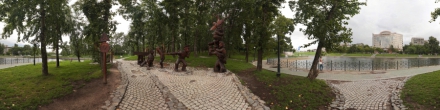 Деревянные скульптуры в парке "Динамо". Фотография.