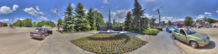 Монумент-стелла воинам яхромчанам погибшим на фронтах ВОВ. Яхрома. Фотография.