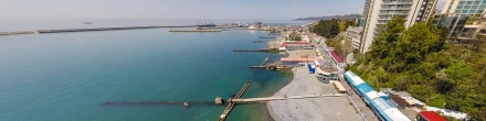 Галечный пляж Сочи. Фотография.