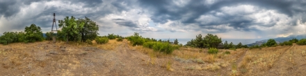 В горах около поселка Малореченское днем, высота 323м, Крым.. Малореченское. Фотография.
