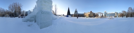 Ледовый городок 2019-20. Башня. Ханты-Мансийск. Фотография.