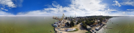 Памятник морякам, участникам боев в ВОВ . Фотография.