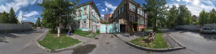 Деревянные дома по ул. Дзержинского, 20 и 22. Томск. Фотография.