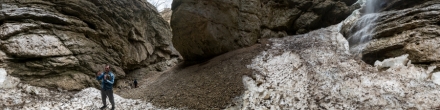 Весенний водопад (1360). Тызыльское ущелье. Фотография.