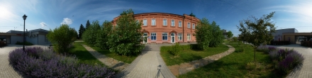 Кирпичное здание по пл. Ленина, 8. Томск. Фотография.