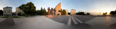 ***** 2024-08-08 Монумент Победы в Великой Отечественной войне 1941-1945, Вечный огонь. Одногигапиксельная панорама сверхвысокой детальности. Площадь мира. Архангельск. Фотография.