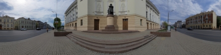 Оперный театр. Памятник А.С.Пушкину. Фотография.