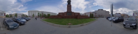 Площадь Свободы. Памятник Ленину. Фотография.