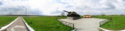 Памятник танкистам. ИСУ-152 на постаменте.. Лиски. Фотография.