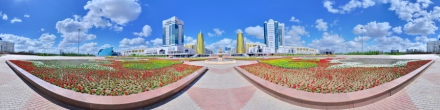 Площадь - Парламент - Резиденция Президента. Астана. Фотография.