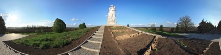 Памятник Женщине-матери. Матвеев Курган. Фотография.