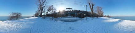 Памятник строителям первой военно-морской базы России. Таганрог. Фотография.