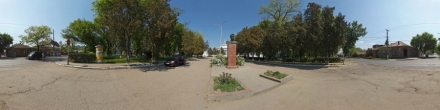 Памятник основателю города графу Воронцову. Ейск. Фотография.