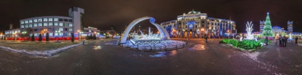 Новогодняя елка на площади возле Южного вокзала. Харьков. Фотография.