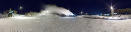 Фабрика снега ночь. Фотография.