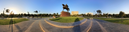 Сквер в центре Ташкента. Памятник Амиру Тимуру.. Ташкент. Фотография.