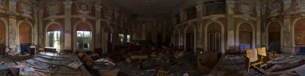 Заброшенное здание Офицерского собрания Лейб-гвардии Сводно-казачьего полка. Фотография.