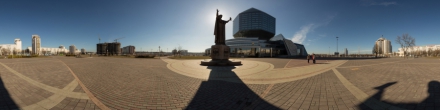 Памятник Франциску Скорине у Национальной Библиотеки. Минск. Фотография.