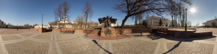 У памятника Пушкину. Фотография.