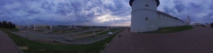 Кремлёвские стены. Юго-западная круглая башня. Фотография.