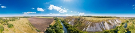 Река Тулучеевка вдоль меловых гор. с. Пески. Фотография.