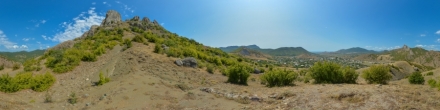 Вид на Судак и хребет Таракташ. Дачное. Фотография.