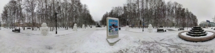 Снеговики в парке. Ханты-Мансийск. Фотография.