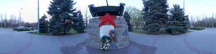 Танк Т-70. Мемориал погибшим воинам.. Мелитополь. Фотография.