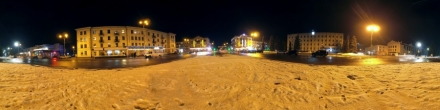 Ночная площадь Нежина. Фотография.