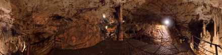 Сталагмат Алтарь. Большая Азишская пещера. Фотография.