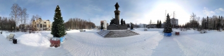 Памятник Югре. Ханты-Мансийск. Фотография.