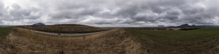 Вид на КМВ с трассы Минеральные  Воды - Кисловодск (794). Фотография.