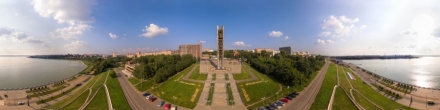 Монумент Дружбы Народов/набережная г.Ижевск. Ижевск. Фотография.