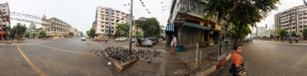 Точка кормления голубей. Янгон. Фотография.